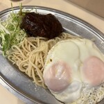 洋食屋 大越 - ハンバーグ付きスパゲティ+目玉焼き（850円+200円）