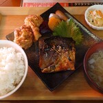 千魚 - 日替わり定食 サバの照焼き、唐揚げ 1,000円