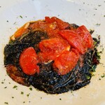KNOCK - イカ墨とトマトのスパゲティ