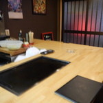 鉄板焼き なお - 店内カウンターの様子