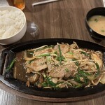 キッチン JUJU - 料理写真:鉄板生姜焼き