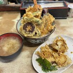 豊野丼 - 黄金丼¥1500、鮪皿¥400、味噌汁¥100