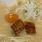 Yamadano Unagi - 刻み鰻と漬け卵黄のトッピング