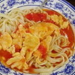 Rouen Kinjou Ranshuu Chintan Gyuu Niku Men - トマトと卵の麺