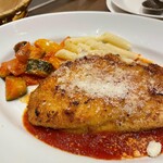 ラ ペッシュ - ハムとチーズを挟んだ鶏むね肉のカツレツ