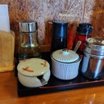 煮干中華 あさり - 酢、醤油、ラー油、ニンニク、唐辛子、胡椒