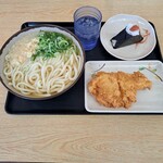 246339339 - かけうどん(中 2玉)、チキンカツ、梅おにぎり