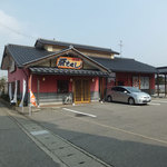 いい感じの店構えです。駐車場が広いですね。