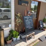 Kafe Resutoran Kitara - 表の入口
