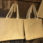 uetro - ↑2階に行く人はバッグに靴を入れる