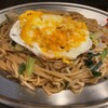 笑まる - ホルモン焼きそば。醤油ベース仕上げで国産mixホルモンが使用されてるそうな。