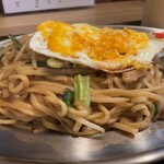 笑まる - 茹でたて生麺を使用されています。もちもちでコシのある食感を楽しめます。