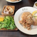 BiOcafe - ランチ、玄米ご飯グルテンフリー唐揚げ