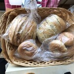 小麦の風 Compania - 本日のお食事パン補給(๑>◡<๑)
      …足写っちゃった(⌒-⌒; )