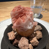 Lito - 群馬県はもんみなみの生ハム　新じゃがを練り込んだ揚げパン　自家製セミドライトマト　生クリームのキャラメリーゼ　ペーストにしたウンドゥイヤ　発酵さくらんぼパウダー