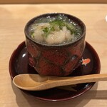 鮨 一二郎 - 蛤の茶碗蒸し。熱々の茶碗蒸しはお鮨屋さんの醍醐味ですよね。