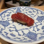 Sushi Ichijirou - 鮪のヅケ。鮪に頼らないところが一二郎鮨の好きなところ。旬のお魚を美味しく食べましょうよ。私はトロがあまり好きではありません。