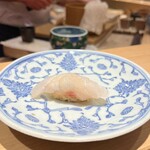 Sushi Ichijirou - お鮨屋さんなのでお鮨から紹介しますね。まずは鯛。ほんのり桜色がなんとも風情があります。美味しい！