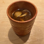 鮨 一二郎 - なめこの赤だし。ホッとひといき。