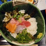 つた家 - 令和6年5月 ランチタイム(11:30〜14:00)
海鮮丼定食 税込700円
サラダ、お吸い物、冷奴、漬けもの、食後のアイスティー付