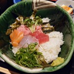 つた家 - 令和6年5月 ランチタイム(11:30〜14:00)
海鮮丼定食 税込700円
サラダ、お吸い物、冷奴、漬けもの、食後のアイスティー付