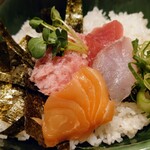 つた家 - 令和6年5月 ランチタイム(11:30〜14:00)
海鮮丼定食 税込700円
サラダ、お吸い物、冷奴、漬けもの、食後のアイスティー付