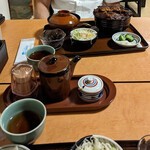 うな千 - 卓上にはタレと山椒が備え付け