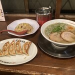 九州ラーメン　片岡製作所 - 