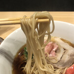 麺道麒麟児 - 麒麟児の麺は地元酒井製麺製の細ストレート麺