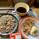 Jinroku Udon - お子様セット（ミニざるそば）おにぎり１つにから揚げ　　　　　　１つにジュース付きで550円です！