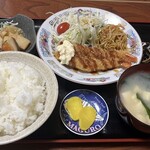 みよし食堂 - 日替りランチ(この日はエビフライ)