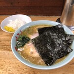 家系ラーメン 近藤家 - 中チャーシュー麺＋半ライス