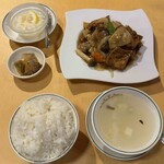 Ishingou - ライス（¥100）、スープとザーサイ、デザートはセットになっていました