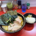 Iekei Souhonzan Yoshimuraya - チャーシュー麺中盛り+半ライス