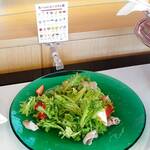 ベイクオーレ - 生ハムとルッコラといちご