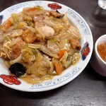 桃園楼 - 五目あんかけ焼きそばとスープ