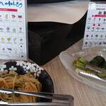 ベイクオーレ - ここから通常のバイキングメニュー　ほうれん草ともやしの和え物、