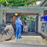 魚や 翻車魚丸 - 門