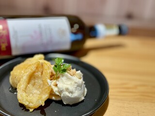 Tsukishima Kuimonoya Bisutoko - 豆乳とチーズのムース -びわのフリット添え-