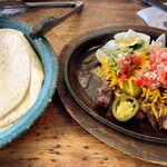 バブルオーバー - ビーフファヒータ＆トルティーヤ￥2300