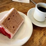 バブルオーバー - ラズベリーシフォンケーキ￥680