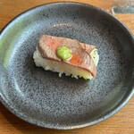 KINKA sushi bar izakaya - アンガス牛のローストビーフの炙りの押し寿司