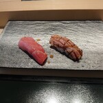 鮨 以とう 一貫 - 中トロ、中トロ炙り