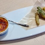 TEIEN Restaurant comodo - そら豆とゼンマイのフリットと、パルミジャーノチーズのクレームブリュレ