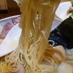 ジャパニーズ ラーメン 五感 - 麺はこんなかんじ。