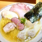 ジャパニーズ ラーメン 五感 - 特上塩らぁめん(1900円)。