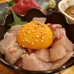 魚卵と東北のお魚バル 魚徳 - 鮮魚のユッケ