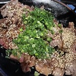 牛もつ鍋専門店 やま本 - 炙ったﾆｸほぼsteak