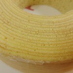 ホレンディッシェ・カカオシュトゥーベ - 厚さにバラつきがあるため、食感の違いが楽しめる「バウムクーヘン」