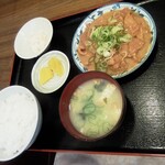 Katsumi Shokudou - ホルモン煮込み中とご飯中1,310円